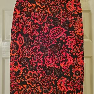 LuLaRoe S Red and Black Rose Pattern Skirt